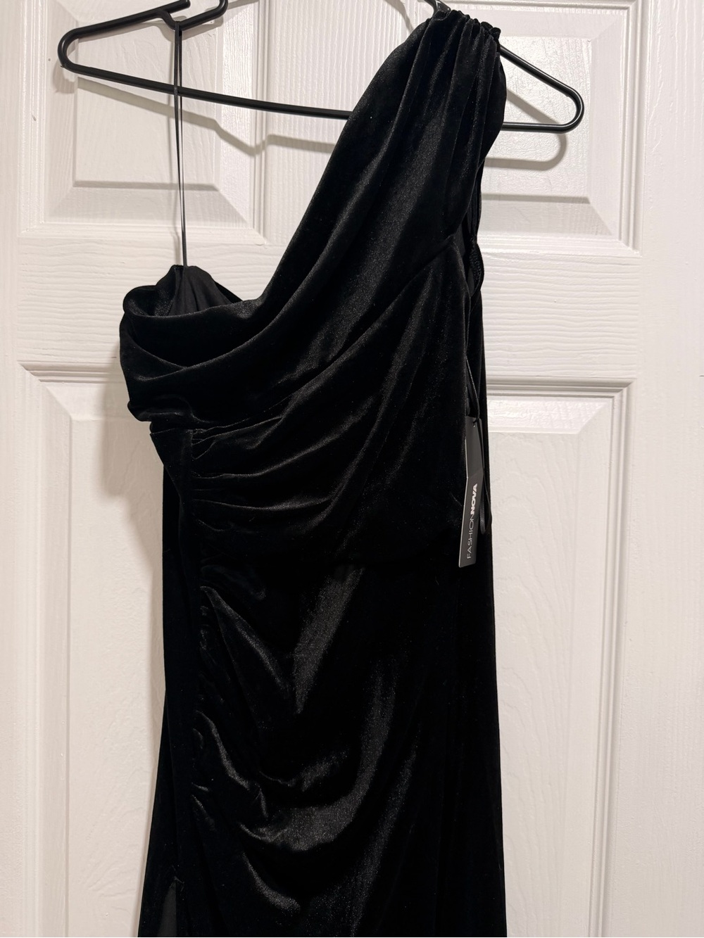 Fashion Nova Black One-Shoulder Velvet Gown